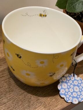Bee and Willow Cup Mug 16 oz Yellow And White New